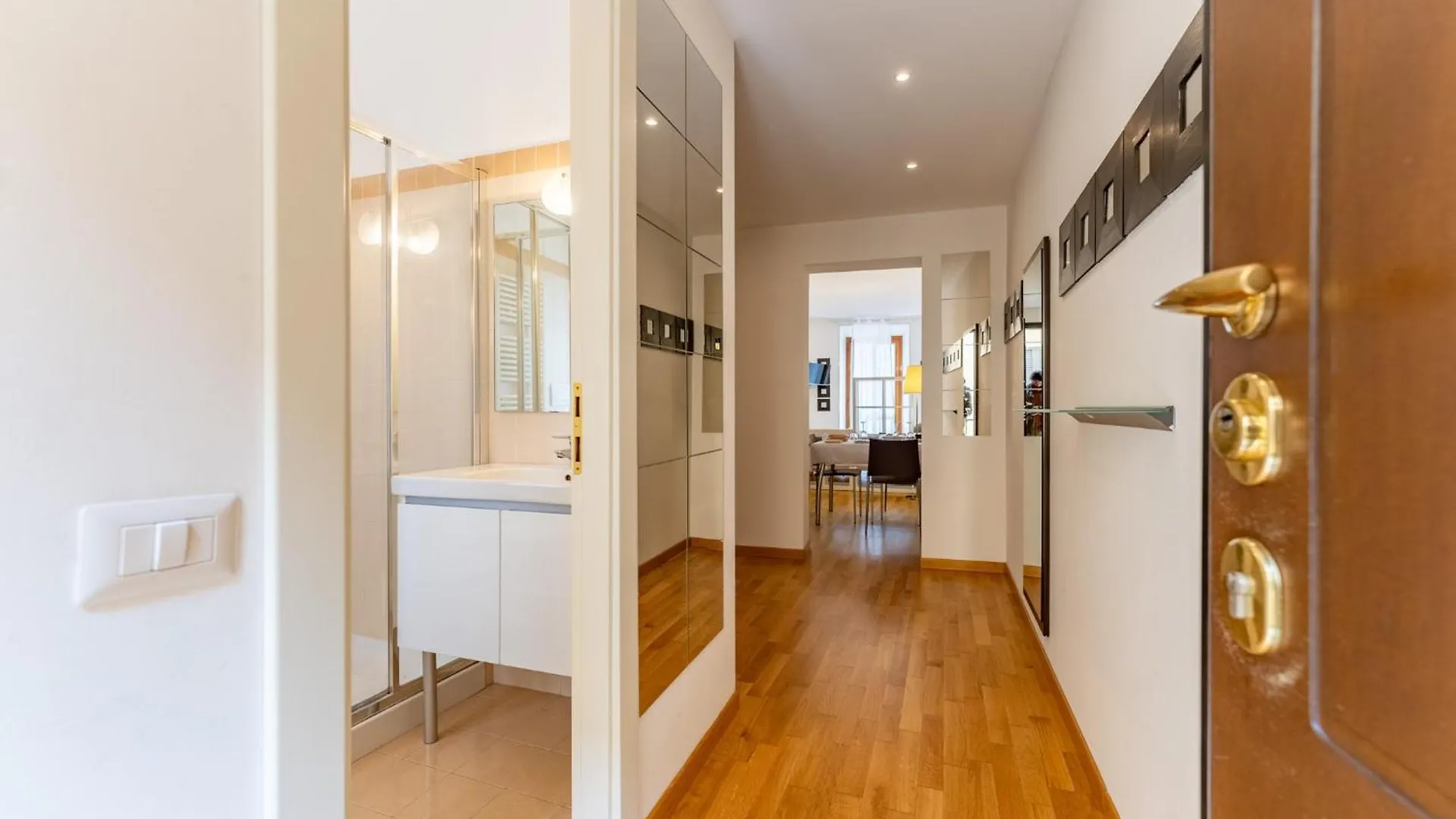 Apartment Ap6 Appartamento In Zona Duomo Milan Italy
